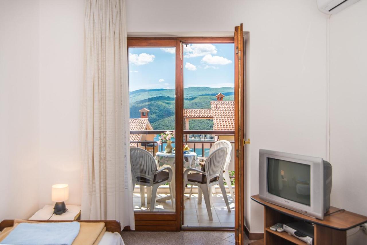 Apartments Pino Rabac Exterior foto